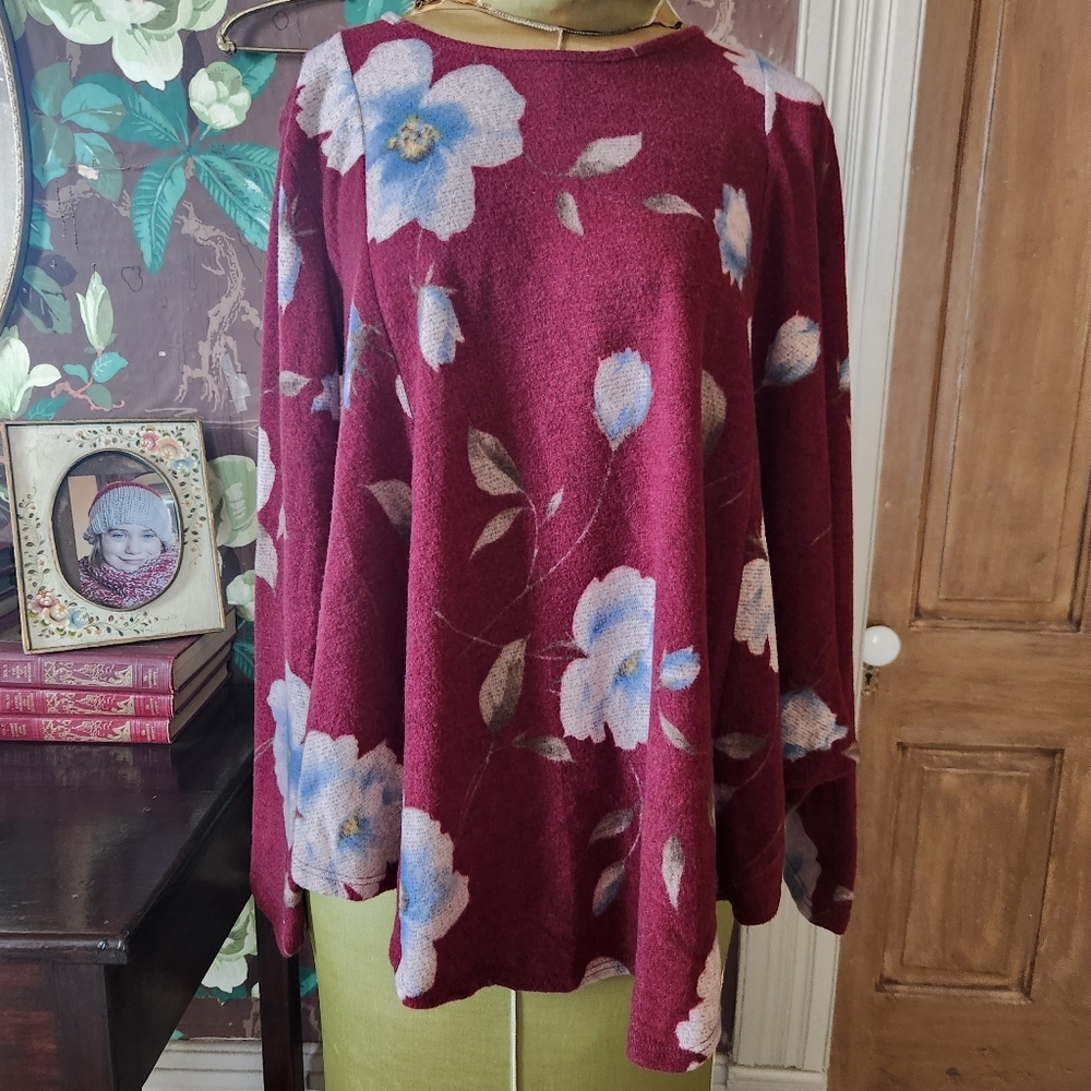 Cherish Floral Swing Tunic | Burgundy Knit | Size L
